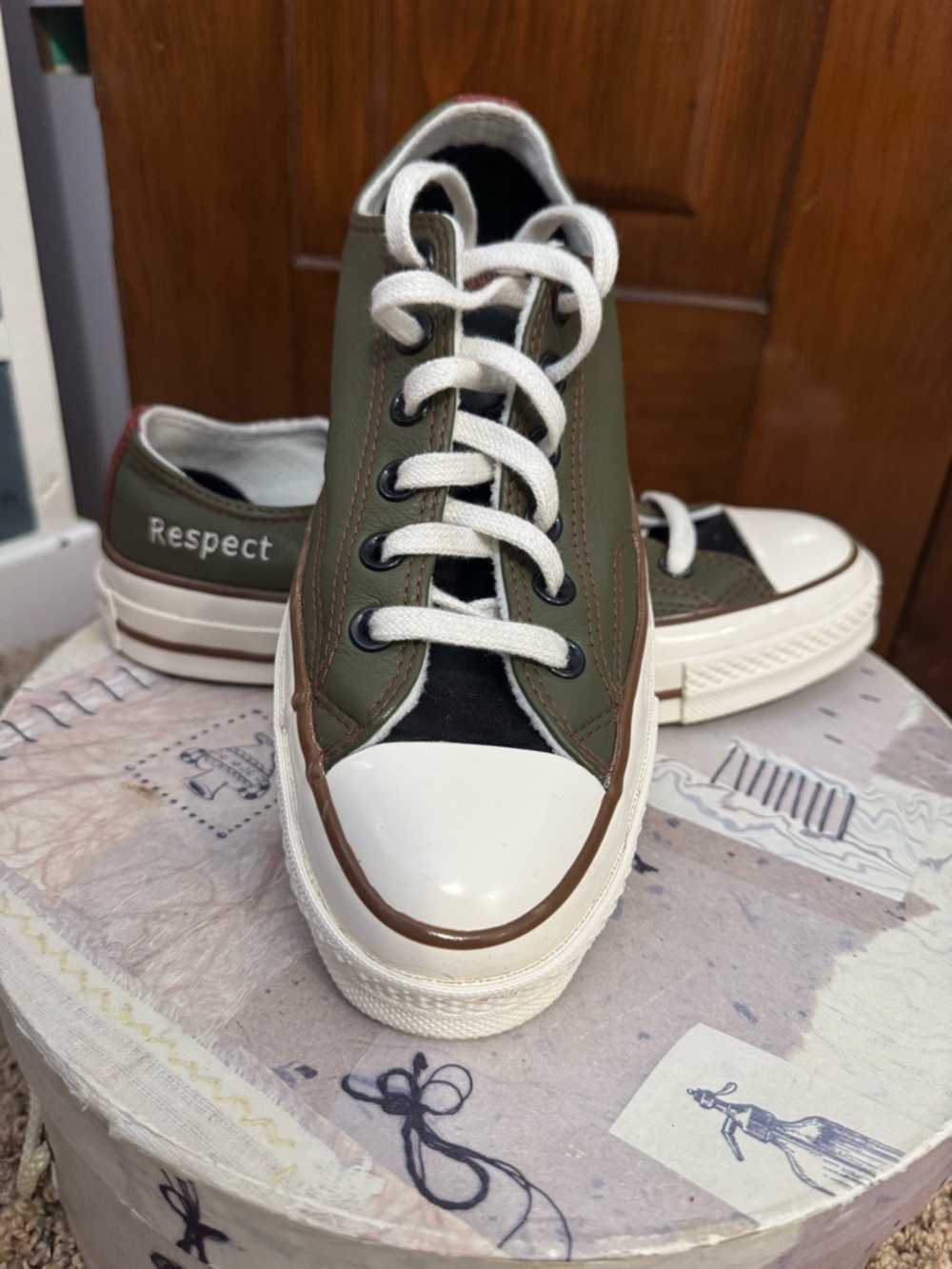 Converse You Leather Green Low-Top Sneakers Women’s size 7.5 Like New